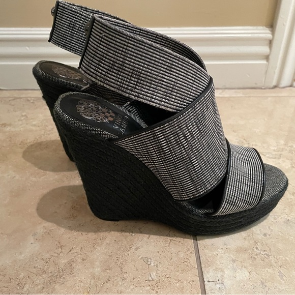 Vince Camuto Wedge - Picture 1 of 8